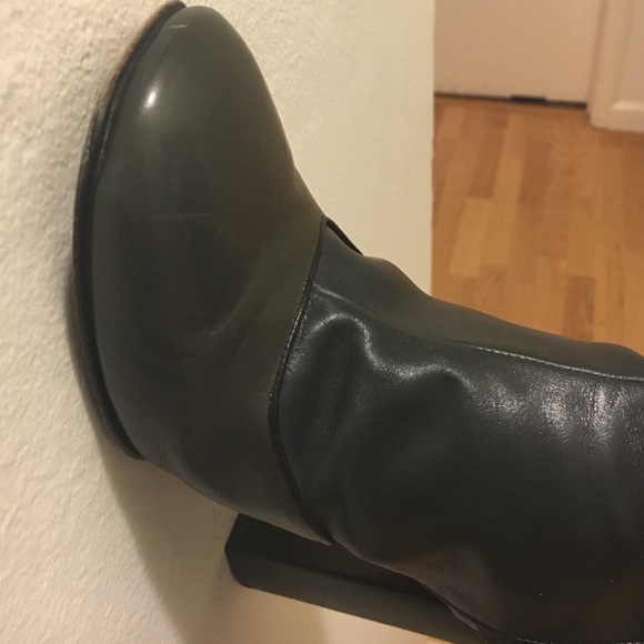 Louis Vuitton size 40 boots