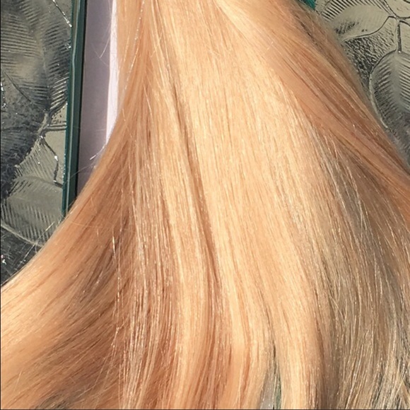 18" Cool Blond hair extensions (comes with case)