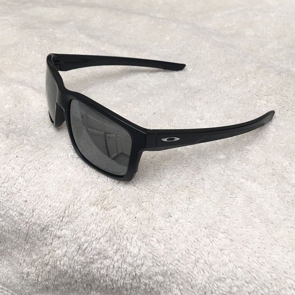 Authentic Oakley polarized Mainlink sunglasses