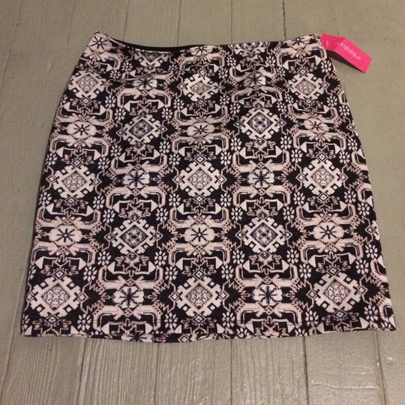 NWT Metallic Patterned Mini ❄️ - Picture 3 of 3