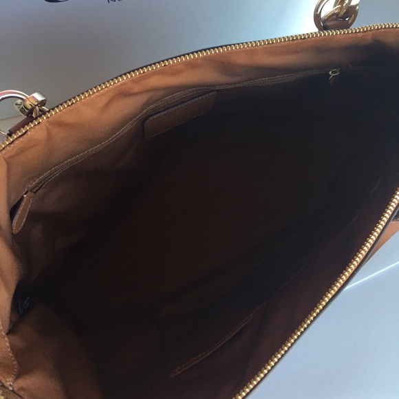 🚫SOLD🚫🆕Coach Tote🎁🎉💝 - Picture 4 of 4