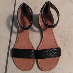Nine West black flat sandals