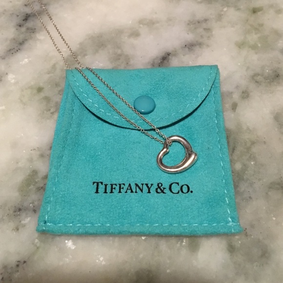 Tiffany & Co. ELSA PERETTI®
OPEN HEART PENDANT