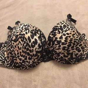 Maidenform 38D bra. Animal print