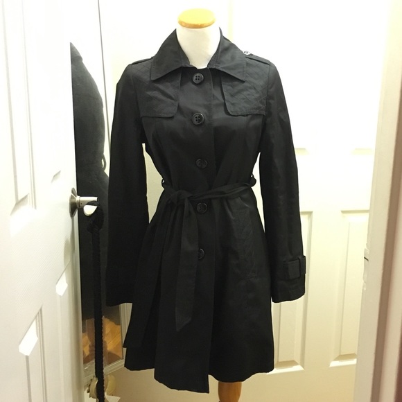 Jackets & Blazers - DKNY Trench Coat small (similar to Zara)