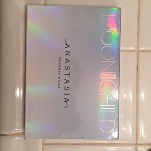 Anastasia Beverly Hills MoonChild glow kit