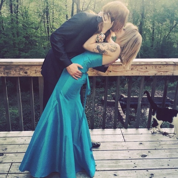 Mermaid style prom dress with sweetheart neckline - Picture 1 of 3