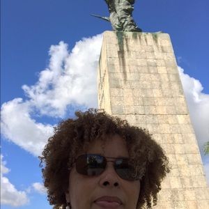 Meet your Posher, Adriane