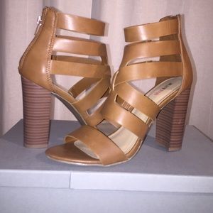 ⚡️Flash sale ⚡️Brown strappy sandals.