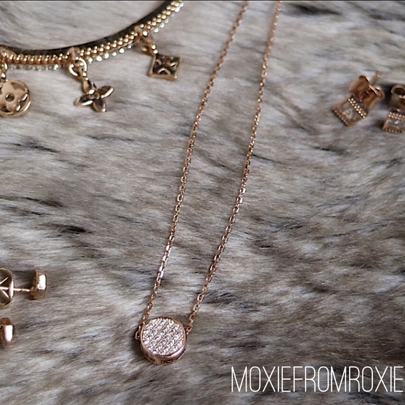 Rose Gold Delicate Disc Necklace - Picture 2 of 4