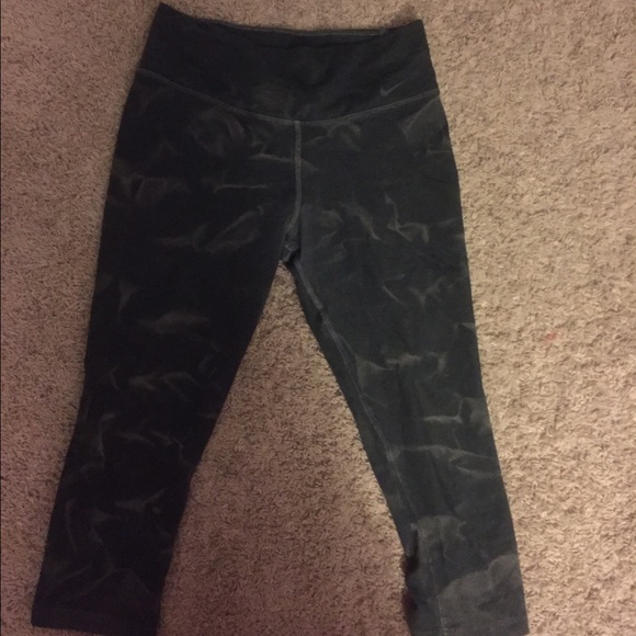 Nike Pants - Cropped Nike leggings. Size small
