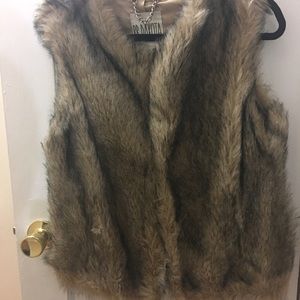 B.B. Dekota brown fux fur vest
