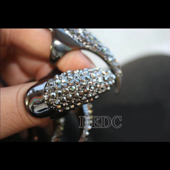 Cool fingernail rings (punk)