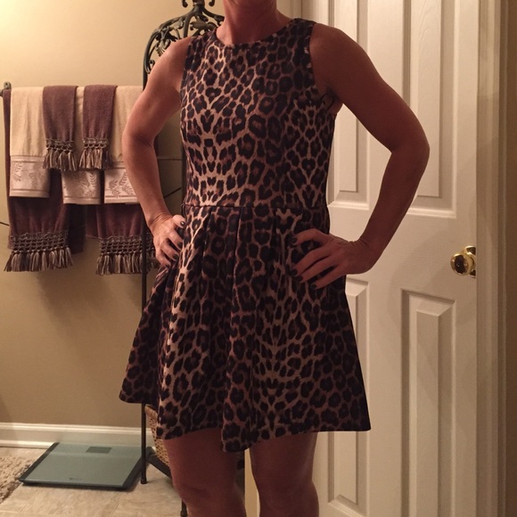 TOPSHOP SLEEVELESS LEOPARD DRESS