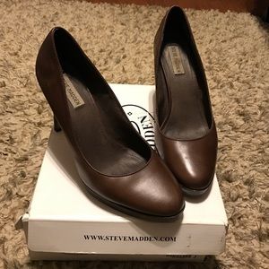 Brown leather Steve Madden pumps