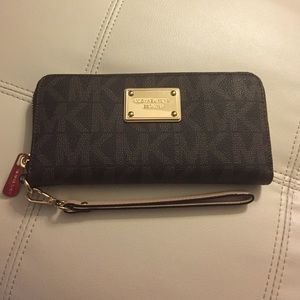 Michael Kors Logo Wristlets Wallet IPhone 6 Brown