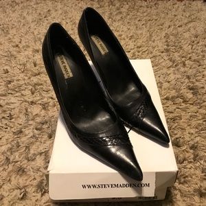Black Steve Madden pointed toe pumps