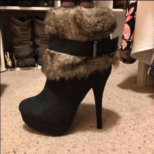 DO NOT BUY Size 6 High Heel Furry Bootie *FLAWLESS