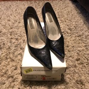 Black leather Steve Madden pumps