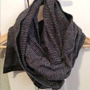 Gray lululemon vinyasa scarf