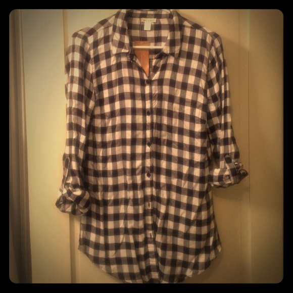 🌲NWT-Cozy up in style in this Long flannel top🌲