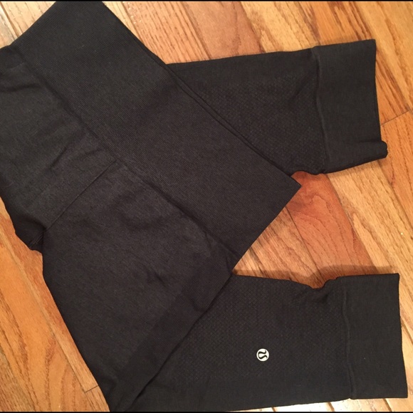 Lululemon cropped leggings as 6