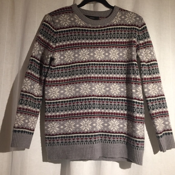 Fun holiday sweater - Picture 1 of 3