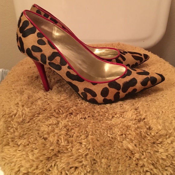 Leopard Guess Pumps, Size 7