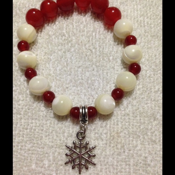🎉HP 11/5🎉 Red White Snowflake Bracelet *SOLD* - Picture 2 of 3