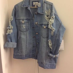 NWT DISTRESSED DENIM JACKET SIZE MEDIUM