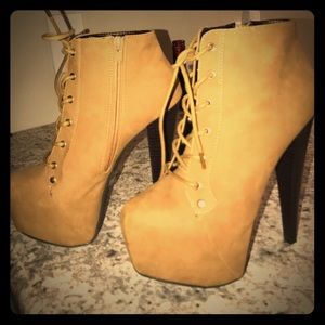 Camel booties
