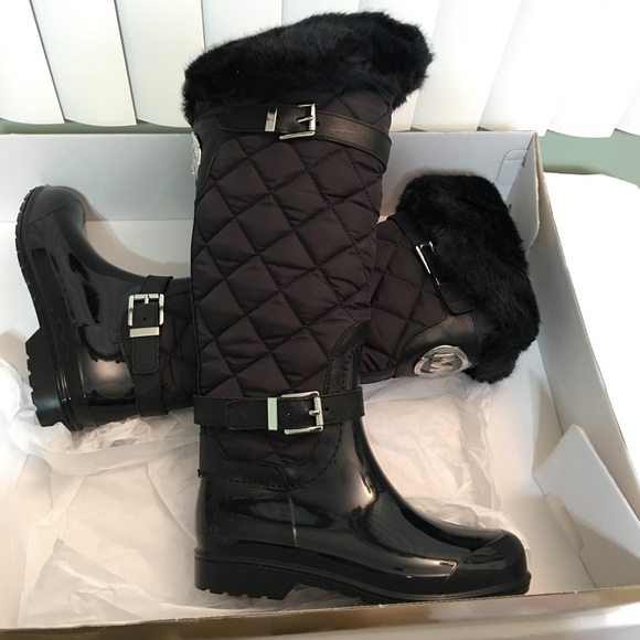 MK boots sz 6