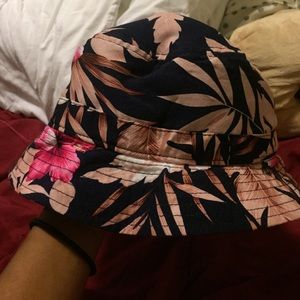 Bucket hat