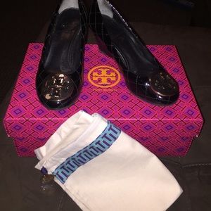 TORY BURCH black patent leather heels. Size 5