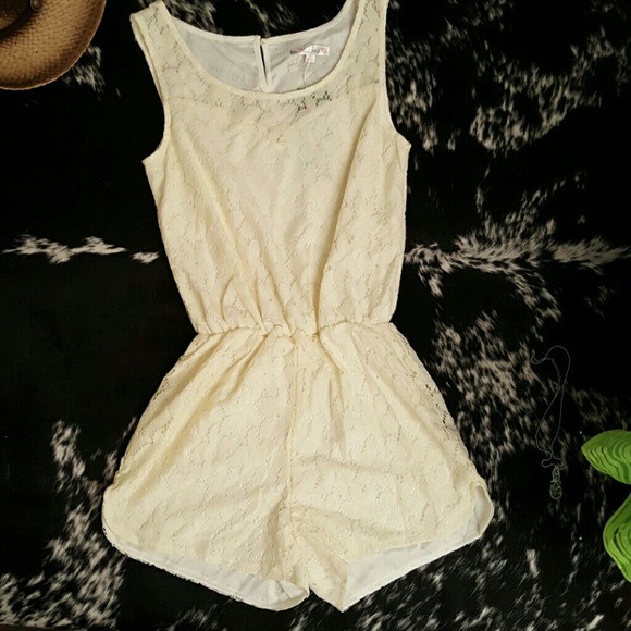 Lace Romper - Picture 3 of 4