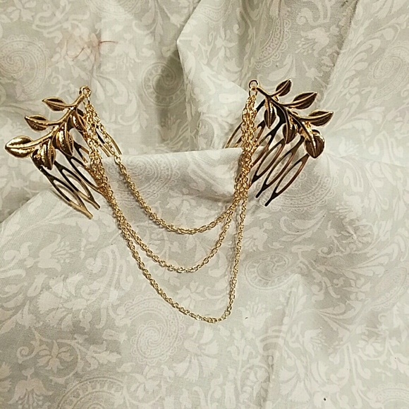Brand New Gold Pleated Leaf Clips With Chain