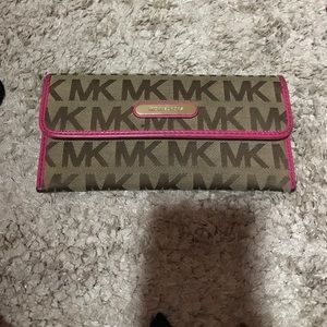 Michael kors pink wallet