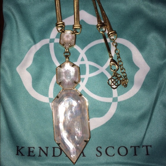 Kendra Scott rose old Wyatt necklace