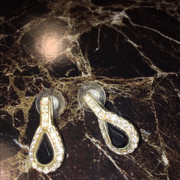 Earring - Picture 3 of 3