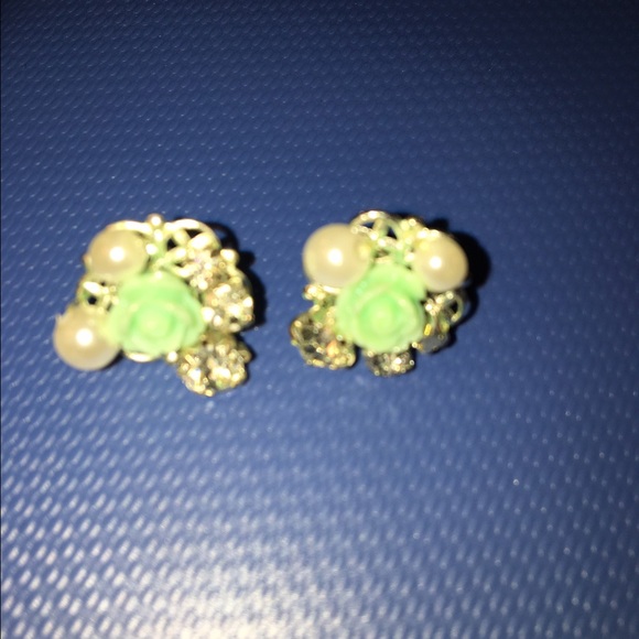 Earring - Picture 2 of 3