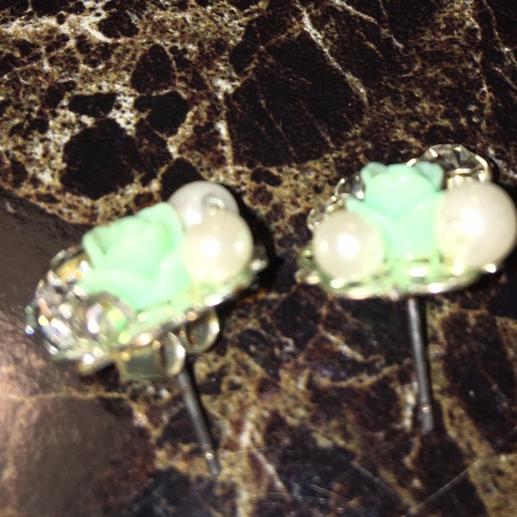 Earring - Picture 3 of 3