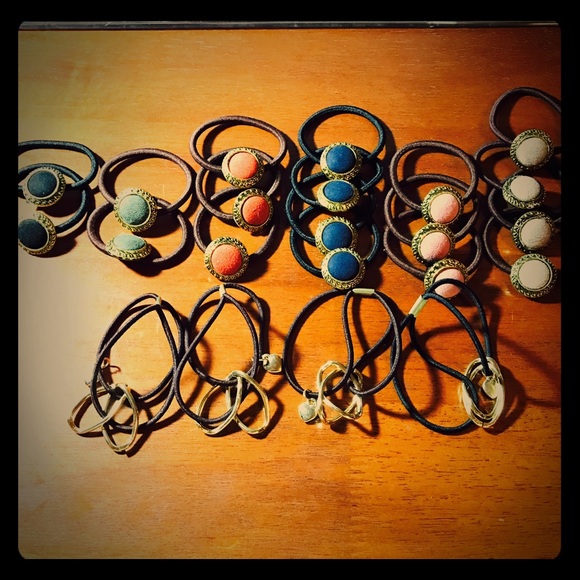 BRAND NEW 22 pc hair ties