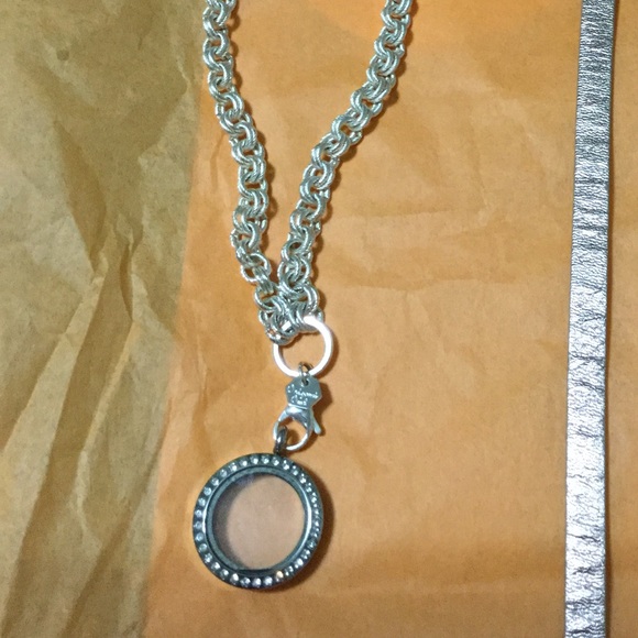 Origami Owl Lg silver chain with Lg circle