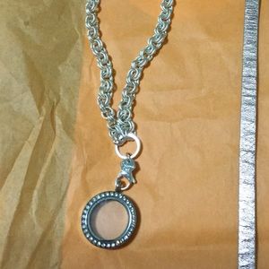 Origami Owl Lg silver chain with Lg circle