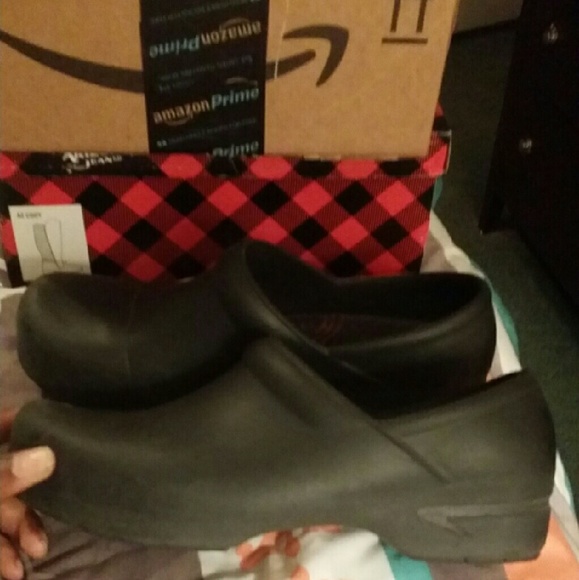 slip resistant shoes - Picture 2 of 3