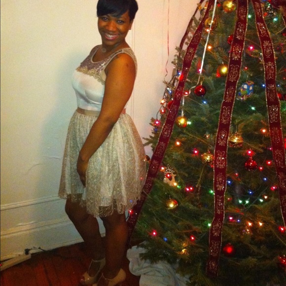 Dress - Picture 2 of 2