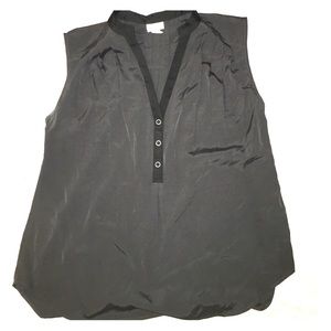 Sleeveless dark gray top with black trim, L