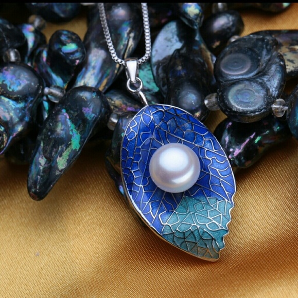 🌷NEW! Fine Jewelry Leaf Pendant Necklace🌷 - Picture 2 of 4