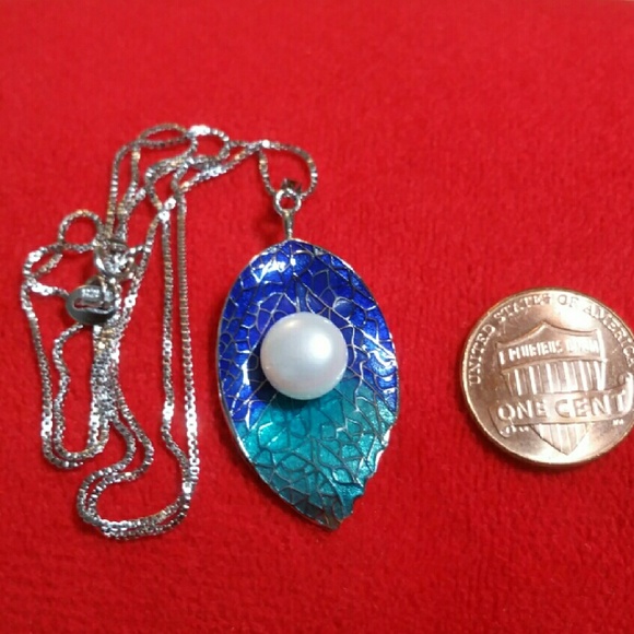 🌷NEW! Fine Jewelry Leaf Pendant Necklace🌷 - Picture 3 of 4