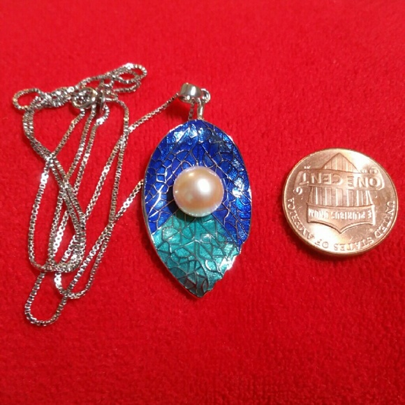 🌷NEW! Fine Jewelry Leaf Pendant Necklace🌷 - Picture 4 of 4